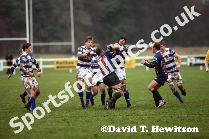 Tynedale's Stuart Johnson on the charge against Old Albanians. Photo: David T. Hewitson/Sports for All Pics